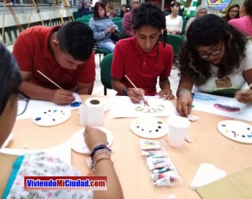 Joel Ramos en el Dia Munidal Pintor Boca y Pie